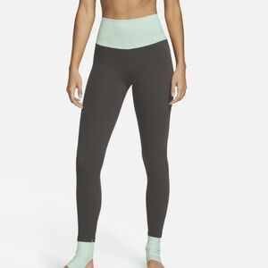 Nike Yoga Luxe Women's High-Waisted 7/8 Color-Block Leggings in Brown  T…